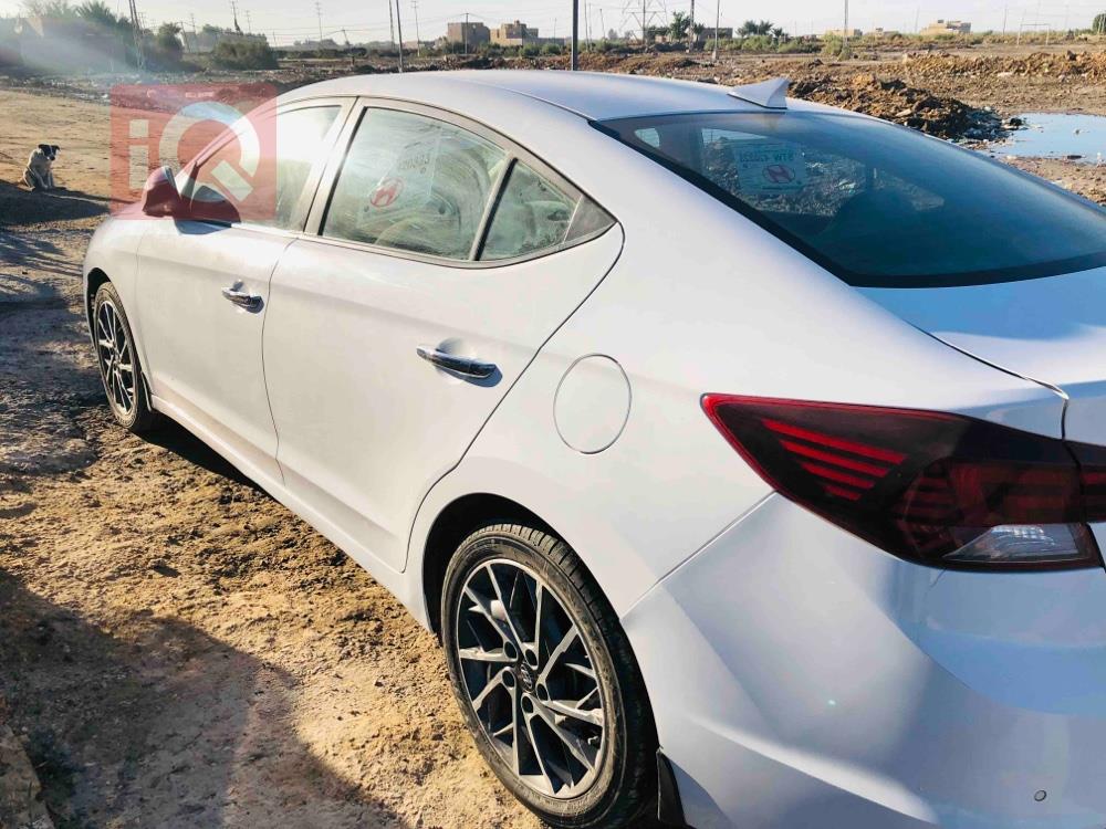 هیوندای ئەلەنترا
